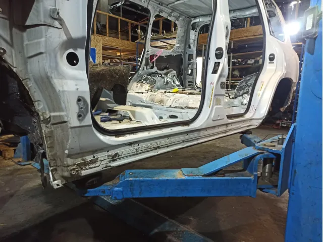 Порог со стойкой левый Lexus LX570 (J200)