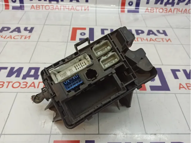 Блок предохранителей Lexus LX570 (J200)