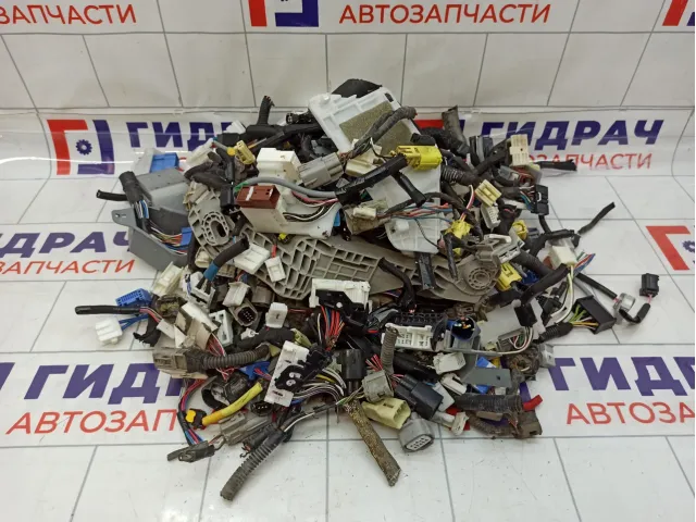 Фишка (разъем) Lexus LX570 (J200)