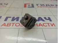 Кнопка обогрева сиденья переднего правого Lexus LX570 (J200) 84751-60140