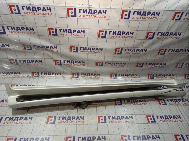Накладка порога правого Lexus LX570 (J200) 51773-60160-A1
