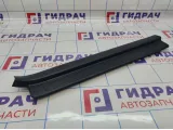 Накладка на порог (внутренняя) передняя правая Lifan Solano B5402271. Царапины.