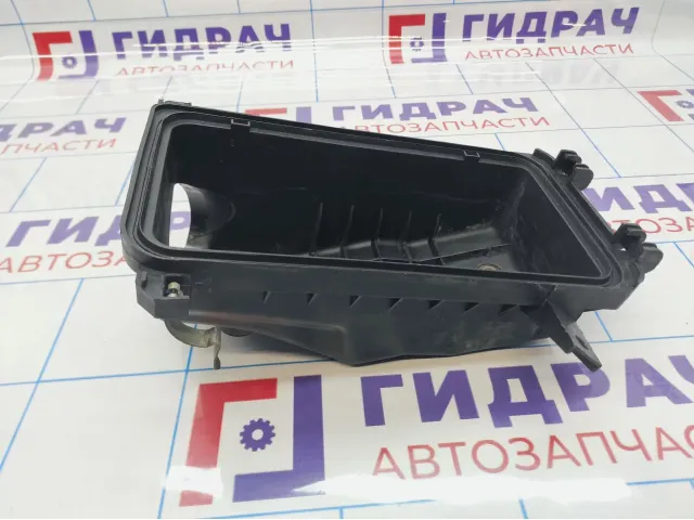 Корпус воздушного фильтра нижняя часть Lifan Solano B1109100.