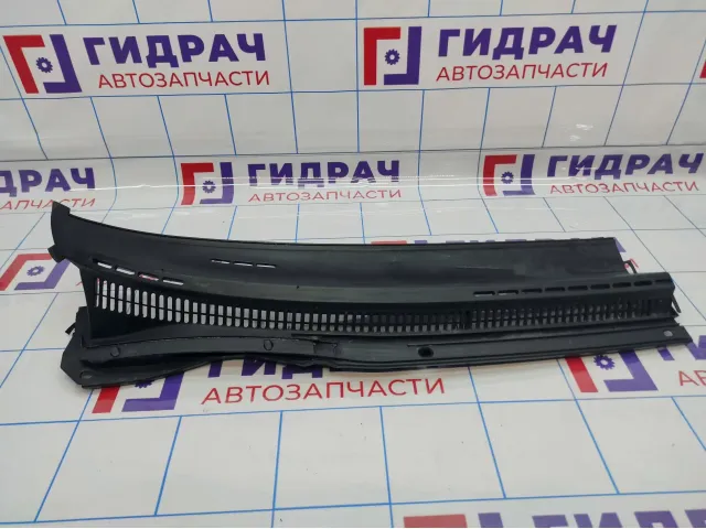 Решетка под лобовое стекло правая Lifan Solano B5304220.