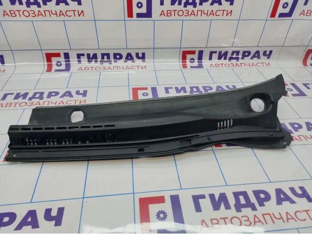 Решетка под лобовое стекло левая Lifan Solano B5304210.