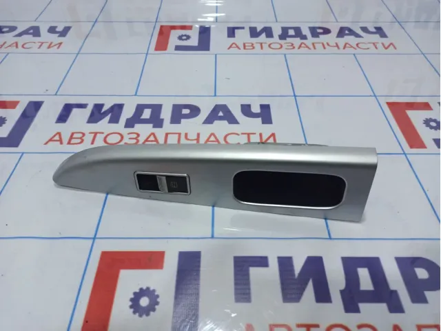 Накладка обшивки двери задней левой с кнопкой стеклоподъемника Lifan Solano .