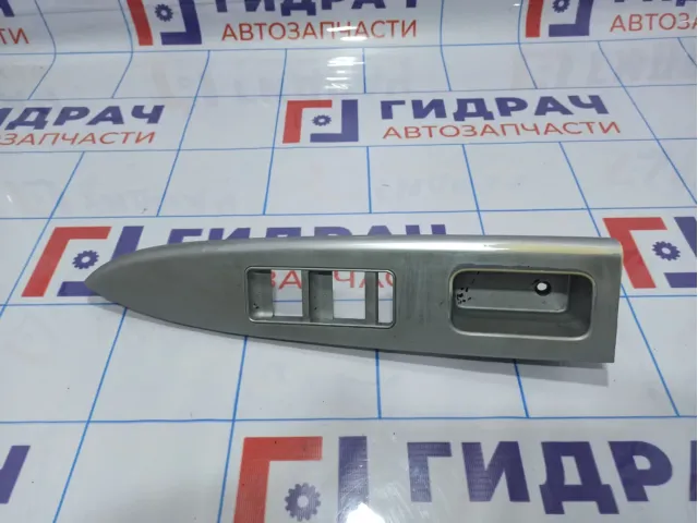 Накладка обшивки двери передней левой Lifan Solano . Потертости.