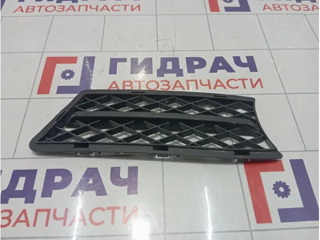 Решетка в бампер левая Lifan Solano B2803112