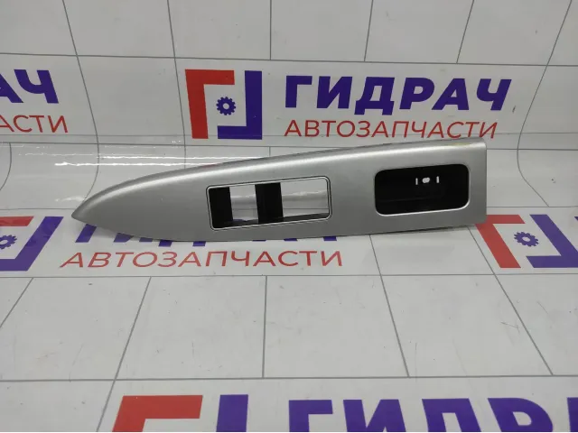 Накладка блока управления стеклоподъемниками Lifan Solano B3746110A2