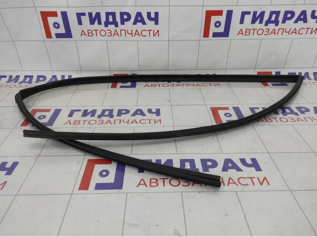 Уплотнитель стекла переднего левого Lifan Solano B6107111