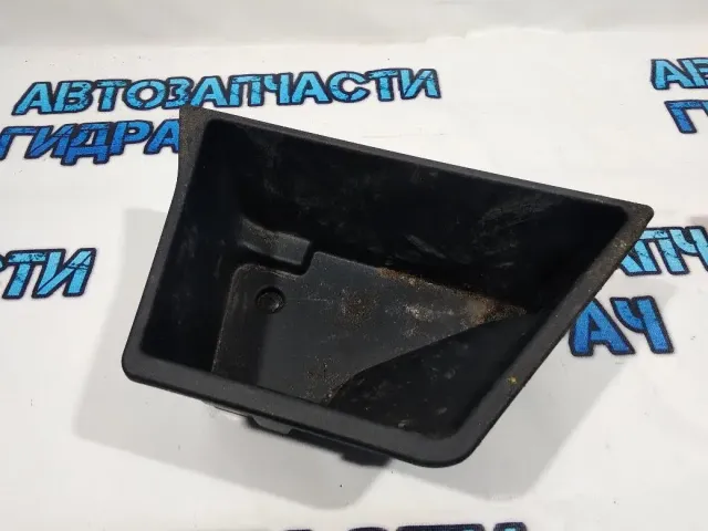 Ящик для инструментов правый Mitsubishi ASX 7646A298 Отличное состояние