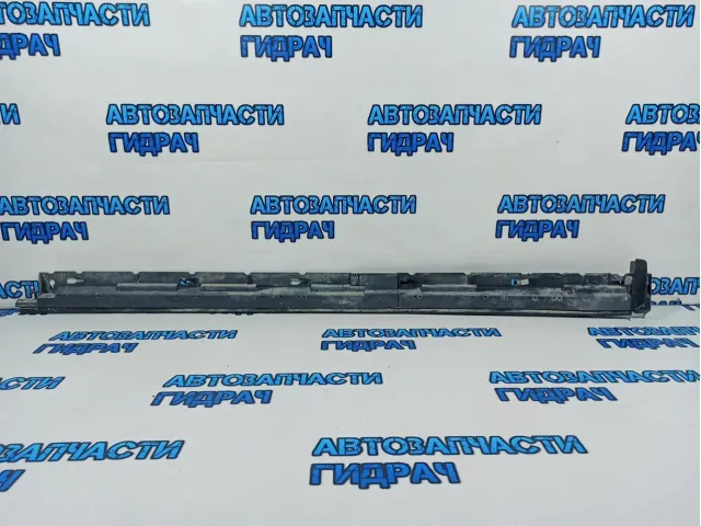 Накладка на порог правая Mazda CX-7 EG51-51-P40.