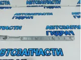 Накладка на консоль правая Mazda CX-7 EG22-64-470C. Потертость.