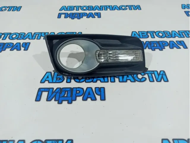 Указатель поворота в бампер правый Mazda CX-7 E221-51-060B.