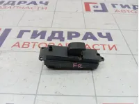 Кнопка стеклоподъемника переднего правого Mazda 3 BS3E66370