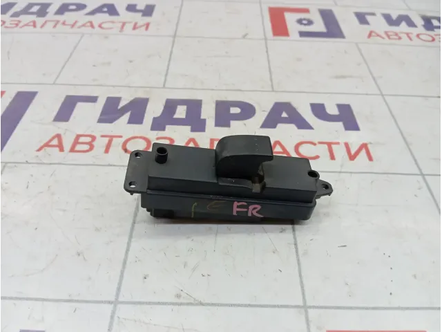 Кнопка стеклоподъемника переднего правого Mazda 3 BS3E66370