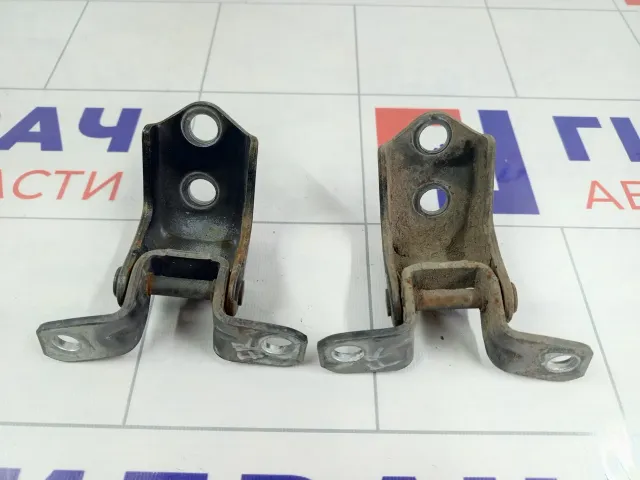 Петли двери передней правой Mazda 3 F15158210A