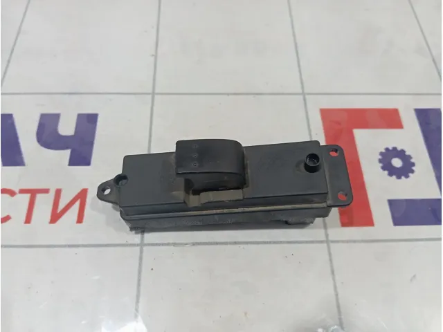 Кнопка стеклоподъемника заднего левого Mazda 3 BS3F66380
