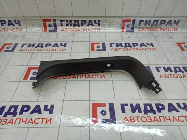 Обшивка двери багажника правая Mazda 3 BP4K68940D02