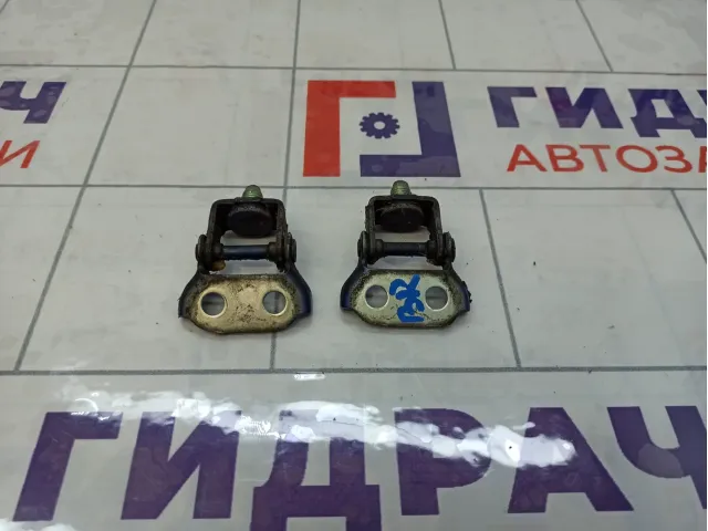 Петли двери багажника Mazda 3