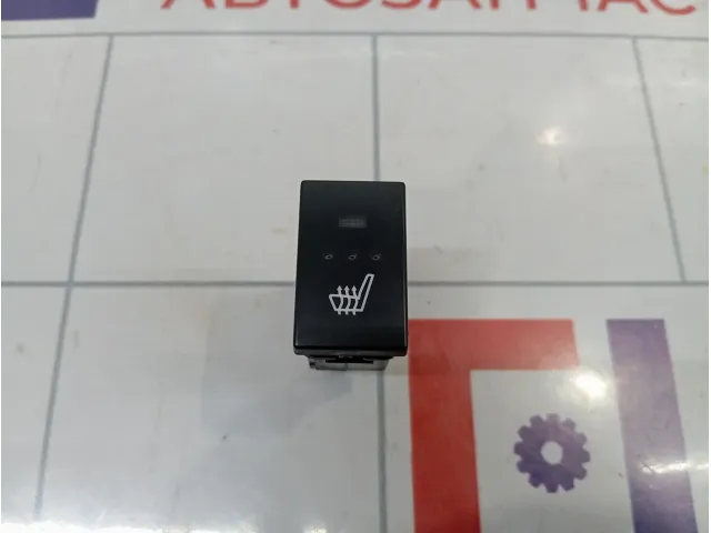 Кнопка обогрева сидений правая Mazda 3 BP4K66420