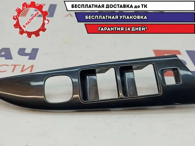 Накладка блока управления стеклоподъемниками Mazda Mazda3 (BK) BAP3-68-4L6.