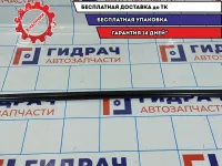 Накладка стекла заднего правого Mazda Mazda3 (BK) BN8V-50-660C. Дефект креплений.