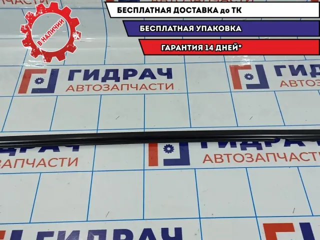 Накладка стекла заднего правого Mazda Mazda3 (BK) BN8V-50-660C. Дефект креплений.