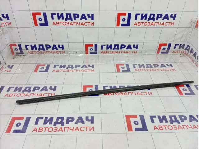 Накладка стекла переднего правого Mazda 3 BBM450640E