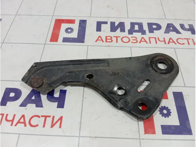 Кронштейн балки правый Mazda 3 BBM456E30