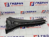 Решетка под лобовое стекло (Жабо) правая Mazda 3 BBM4507R0B