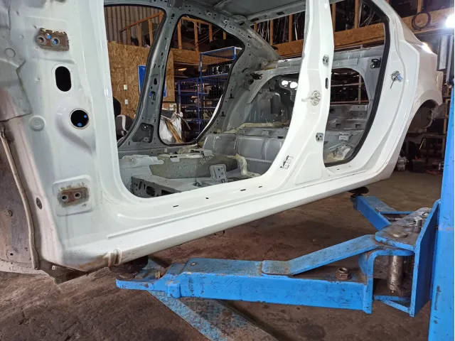 Порог со стойкой левый Mazda 3