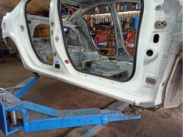 Порог со стойкой правый Mazda 3