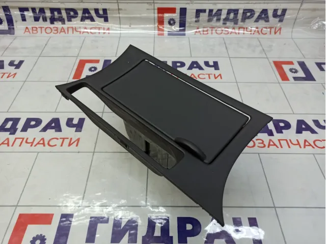 Подстаканник Mazda 3 BBP36443YE