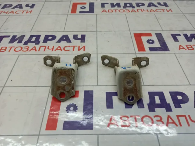 Петли двери передней левой Mazda 3