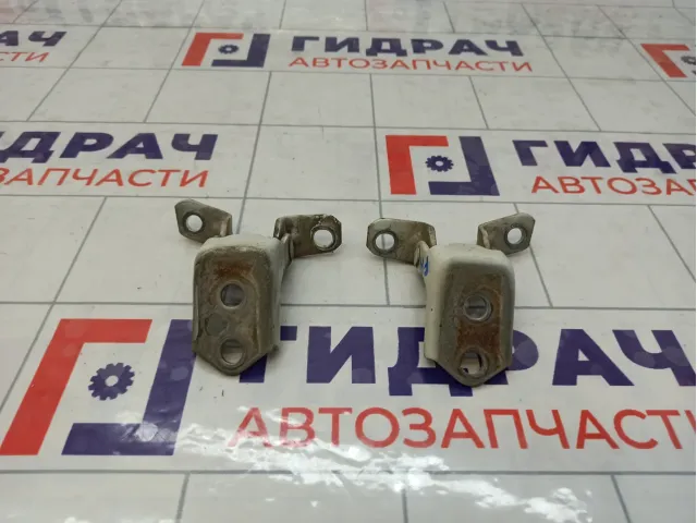 Петли двери передней правой Mazda 3