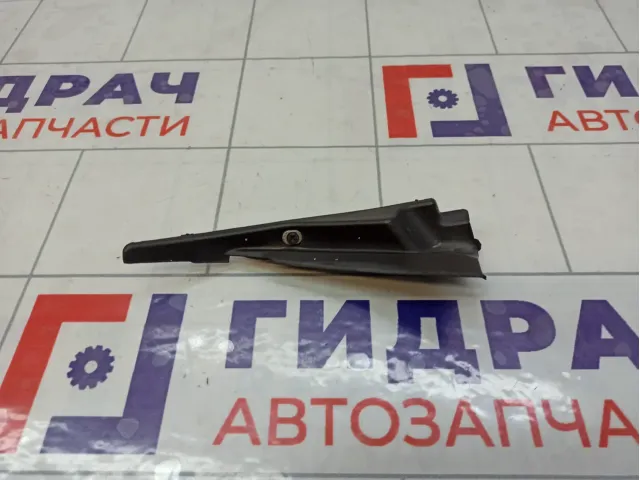 Накладка решетки стеклоочистителя левая Mazda 3 BBM451PC1
