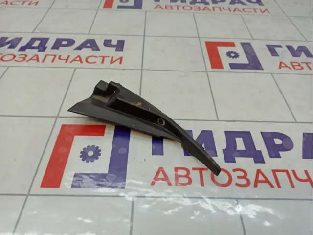 Накладка решетки стеклоочистителя правая Mazda 3 BBM451PB1