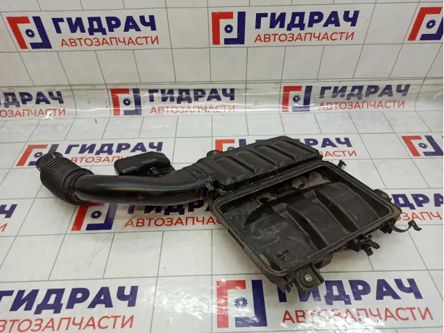 Корпус воздушного фильтра Mazda 3 Z66813Z02