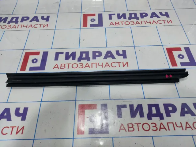 Уплотнитель стекла двери задней правой Mazda Mazda 3 (BM) BHN9-72-821A