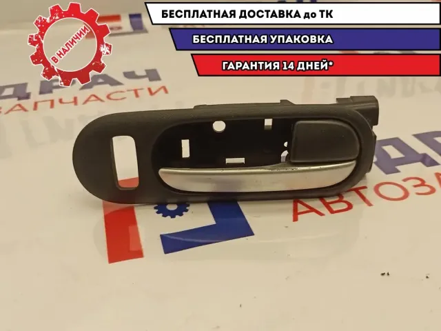 Ручка двери передней внутренняя правая Mazda CX-7 EG22-58-330A-02. Потертсти.