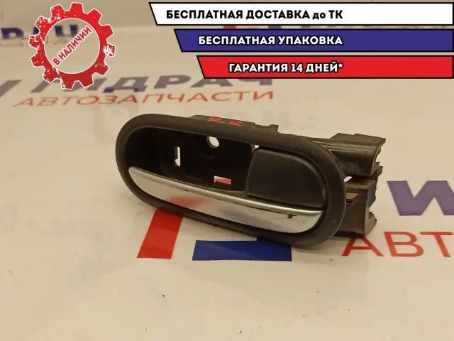Ручка двери задней внутренняя правая Mazda CX-7 EG22-58-330A-02. Потертости.