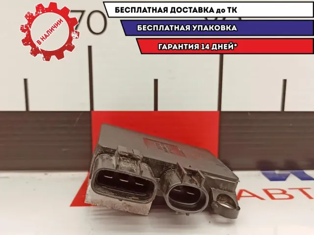 Блок управления вентилятором Mazda CX-7 L33L-15-15Y. Сломано крепление фишки.