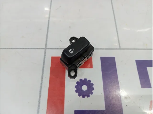 Кнопка центрального замка передняя правая Mazda CX-7