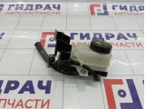 Бачок главного тормозного цилиндра Mazda CX-7 L20643550E