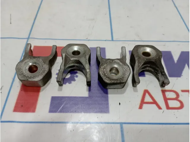 Кронштейн форсунки Mazda CX-7 L3K9-13-279A