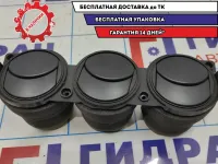 Дефлектор воздушный центральный Mazda CX-7 EH14-64-930-02.