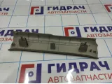 Накладка порога внутренняя задняя правая Mazda CX-7 EG21-68-730C-34. Царапины.