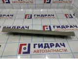 Накладка порога внутренняя передняя левая Mazda CX-7 EG21-68-720B-34. Царапины.