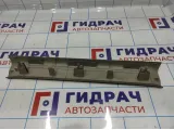 Накладка порога внутренняя передняя левая Mazda CX-7 EG21-68-720B-34. Царапины.